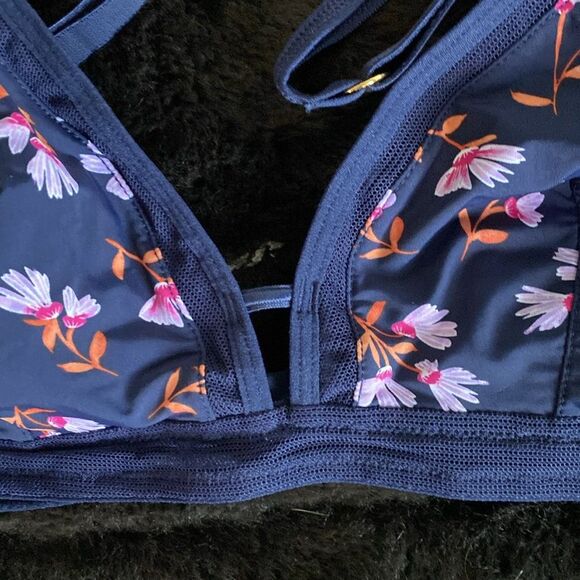 NWT lively navy daisy wireless bra. Size medium - Picture 4 of 4